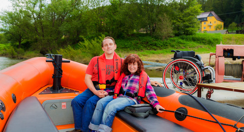 Powerboot auf der Elbe Powerboot auf der Elbe in Königstein