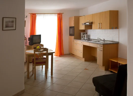 Ansicht in den hellen Wohnbereich der Ferienwohnung "Zum Schlafwandler Kapper"