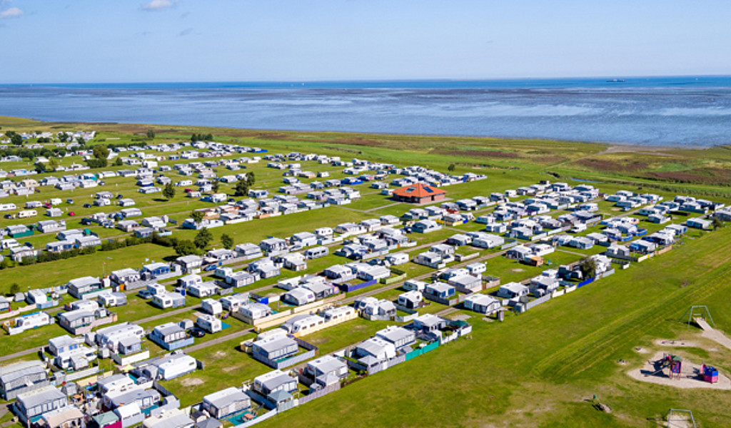 Luftaufnahme vom Campingplatz in Hooksiel direkt am Wattenmeer - © Wangerland Touristik / Oliver Franke © Wangerland Touristik / Oliver Franke
