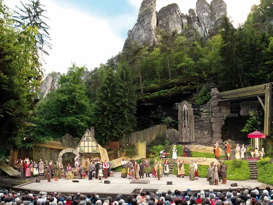Die Felsenbühne Rathen gehört zu den schönsten Freilichtbühnen Europas. Die Felsenbühne Rathen gehört zu den schönsten Freilichtbühnen Europas.