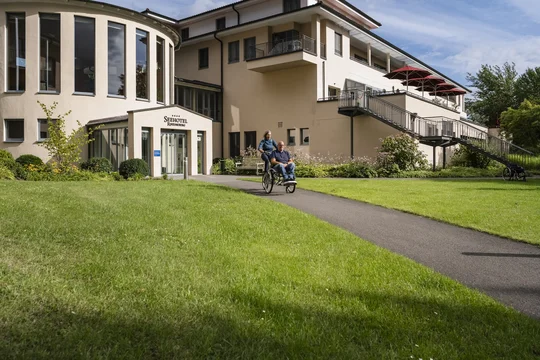 Rollfiets am Seehotel © Madlen Krippendorf
