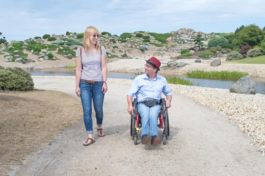 Der Findlingspark Nochten im Lausitzer Seenland ist mit allen Sinnen erlebbar. Der Findlingspark Nochten im Lausitzer Seenland ist mit allen Sinnen erlebbar.