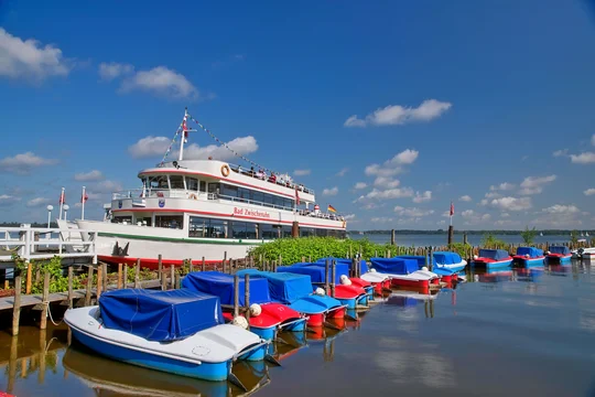 Das Flaggschiff der „Weissen Flotte“ am Zwischenahner Meer ist barrierefrei zugänglich.