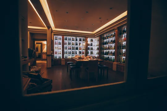 Einblick in die Vinothek Weinkammer in Maikammer