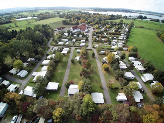 Altmühlsee Camping Herzog ist ein familiär geführter Campingplatz in Schlungenhof am Altmühlsee. Altmühlsee Camping Herzog ist ein familiär geführter Campingplatz in Schlungenhof am Altmühlsee.