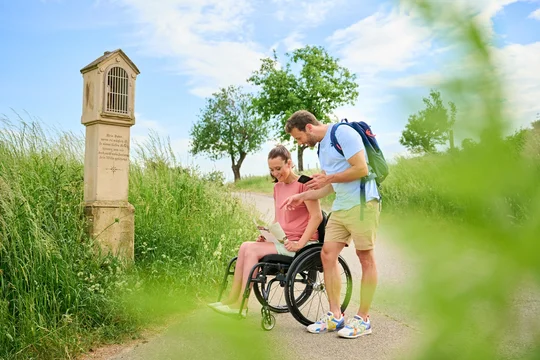 Auf dem 4,6 Kilometer langen, barrierearmen Wanderweg in Maikammer bieten zahlreiche Bildstöcke und Flurkreuze Einblicke in die religiöse Vergangenheit. Auf dem 4,6 Kilometer langen, barrierearmen Wanderweg in Maikammer bieten zahlreiche Bildstöcke und Flurkreuze Einblicke in die religiöse Vergangenheit.