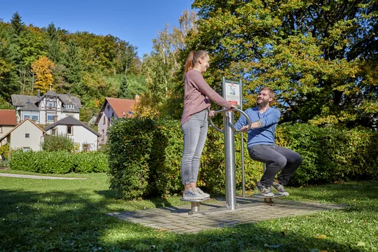 Bewegungsstationen entlang des Kneipp-Lehrpfades in Bad Bergzabern laden zum Ausprobieren ein. Foto: Florian Trykowski/ Rheinland-Pfalz Tourismus GmbH Bewegungsstationen entlang des Kneipp-Lehrpfades in Bad Bergzabern laden zum Ausprobieren ein. Foto: Florian Trykowski/ Rheinland-Pfalz Tourismus GmbH
