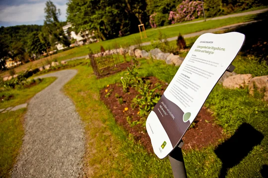 Der Landschaftstherapeutische Park Römerkessel ist in sieben Themengärten unterteilt, auch ein Kräutergarten gehört dazu. Der Landschaftstherapeutische Park Römerkessel ist in sieben Themengärten unterteilt, auch ein Kräutergarten gehört dazu.
