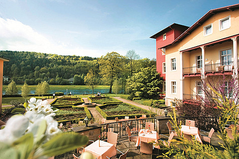das Parkhotel in Bad Schandau liegt direkt an der Elbe