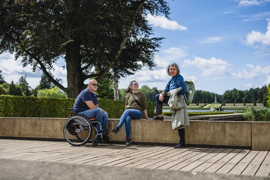 Lustwandeln im Schlosspark © Madlen Krippendorf Lustwandeln im Schlosspark © Madlen Krippendorf