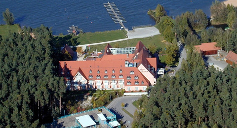 Luftbild vom Strandhotel Seehof mit Kleinem Brombachsee