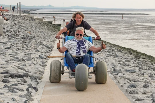Praktischer Helfer: Menschen mit Mobilitätseinschränkungen können das Weltnaturerbe Wattenmeer per Wattmobil erkunden