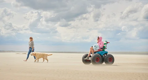 Mit dem elektrisch betriebenen Strandmobil auf Langeoog unterwegs. Mit dem elektrisch betriebenen Strandmobil auf Langeoog unterwegs.