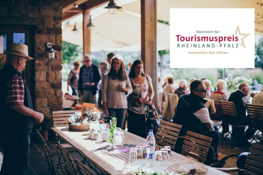 Menschen beim Weinfest