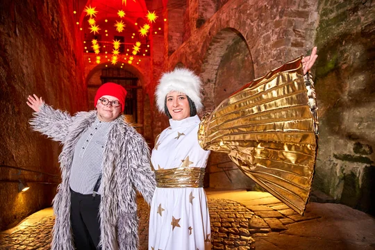 Der Historisch-romantische Weihnachtsmarkt auf der Festung Königstein heißt Besucher an den Adventswochenenden und auch nach Weihnachten willkommen.