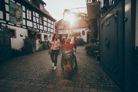 Eine Weinreise durch Maikammer ist eine barrierefreie Genusstour für jeden Weinliebhaber. Eine Weinreise durch Maikammer ist eine barrierefreie Genusstour für jeden Weinliebhaber.