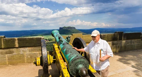 Anfassen erwünscht: Auf dem Außengelände der Festung Königstein. Anfassen erwünscht: Auf dem Außengelände der Festung Königstein.