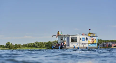 Nichtalltägliches Sommerferienerlebnis: Eine Hausboottour über die Havel mit dem barrierefreien Febomobil