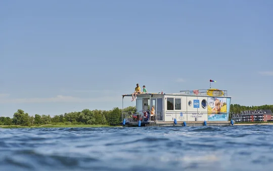 Nichtalltägliches Sommerferienerlebnis: Eine Hausboottour über die Havel mit dem barrierefreien Febomobil. Nichtalltägliches Sommerferienerlebnis: Eine Hausboottour über die Havel mit dem barrierefreien Febomobil