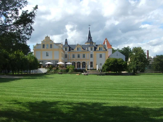 Schloss und Gut Liebenberg Schloss und Gut Liebenberg