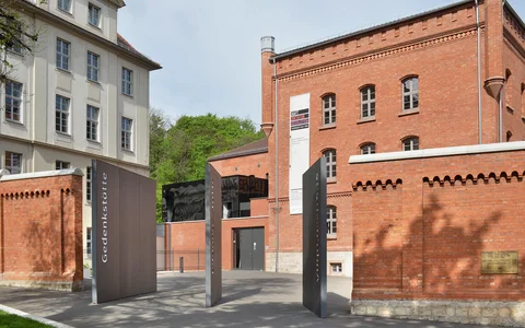 Eingang zur Gedenk- und Bildungsstätte Andreasstraße Eingang zur Gedenk- und Bildungsstätte Andreasstraße