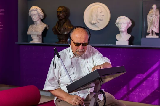 die multimediale Ausstellung ueber Richard Wagner ist fuer blinde Menschen gut geeignet