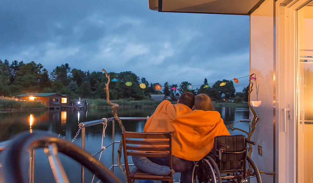 Traumhafte Sonnenuntergänge genießt man auf dem Hausboot auf der Havel.