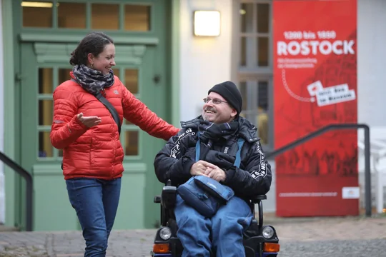 Das Kulturhistorische Museum im Kloster zum Heiligen Kreuz kann mit dem Rollstuhl erkundet werden. Das Kulturhistorische Museum im Kloster zum Heiligen Kreuz kann mit dem Rollstuhl erkundet werden.