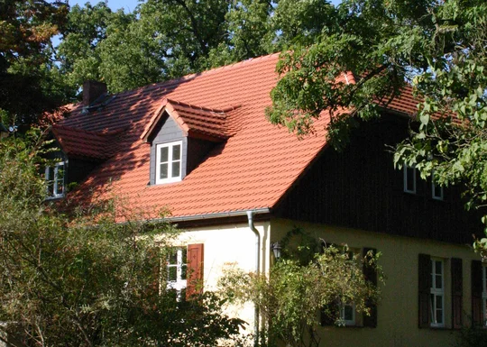 Das Naturparkhaus Stechlin in Menz macht mit den Lebensräumen Wald, Wasser und Moor vertraut.