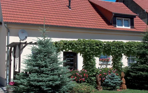 das Ferienhaus der Familie Willkommen befindet sich auf einem Bauernhof im kleinen Ort Lohmen in der Sächsischen Schweiz