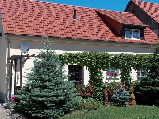 das Ferienhaus der Familie Willkommen befindet sich auf einem Bauernhof im kleinen Ort Lohmen in der Sächsischen Schweiz