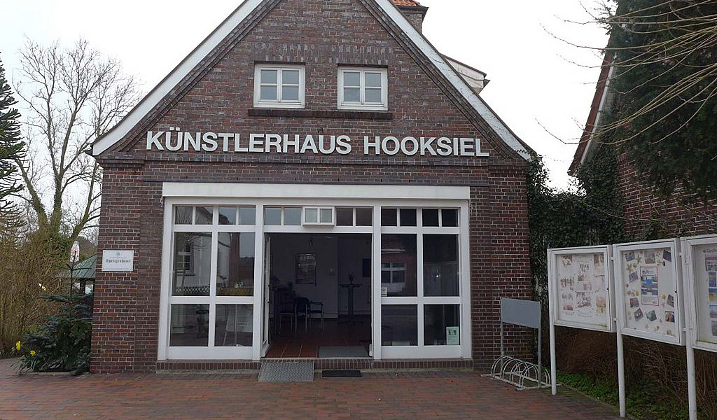 Das Künstlerhaus Hooksiel ist für Rollstuhlfahrer ebenerdig zugänglich. 