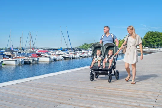 Spazieren am Stadthafen Senftenberg, Foto: Tourismusverband Lausitzer Seenland, Nada Quenzel Spazieren am Stadthafen Senftenberg, Foto: Tourismusverband Lausitzer Seenland, Nada Quenzel