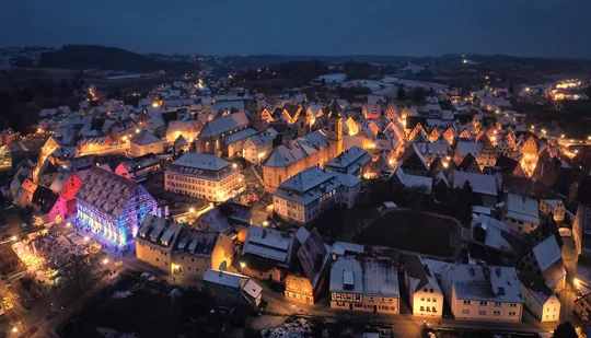 Der Weihnachtsmarkt in der Hopfen- und Bierstadt Spalt am ersten Adventswochenende von oben, Foto: TV Fränkisches Seenland/Stadt Spalt Der Weihnachtsmarkt in der Hopfen- und Bierstadt Spalt am ersten Adventswochenende von oben, Foto: TV Fränkisches Seenland/Stadt Spalt