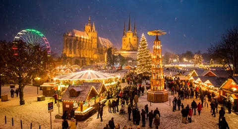 Der Erfurter Weihnachtsmarkt vor Dom St. Marien und Severikirche, Foto: Matthias Frank Schmidt Der Erfurter Weihnachtsmarkt vor Dom St. Marien und Severikirche, Foto: Matthias Frank Schmidt