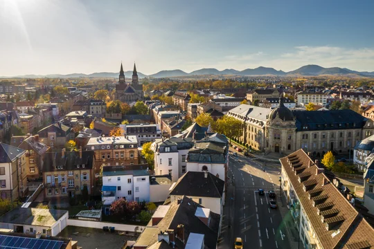 Mit einem Audioguide oder Gästeführer können Gäste die ehemalige Festungsstadt Landau auf einem barrierefreien Weg erkunden. Mit einem Audioguide oder Gästeführer können Gäste die ehemalige Festungsstadt Landau auf einem barrierefreien Weg erkunden.