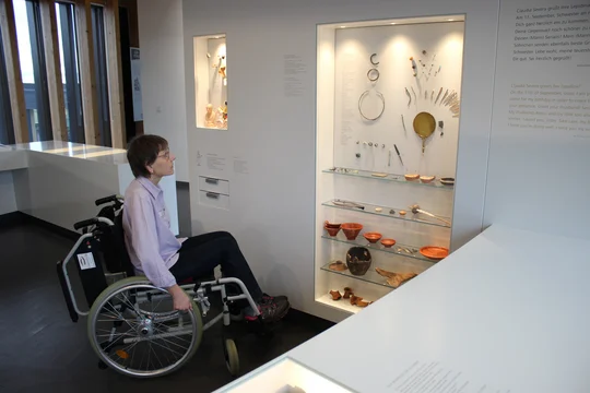 Die barrierefreie Ausstellung im Limeseum in Ruffenhofen erzählt anhand der Geschichte eines Soldaten über das Lebens am Limes. Die barrierefreie Ausstellung im Limeseum in Ruffenhofen erzählt anhand der Geschichte eines Soldaten über das Lebens am Limes.