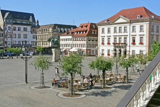 Blick auf den Rathausplatz in Landau
