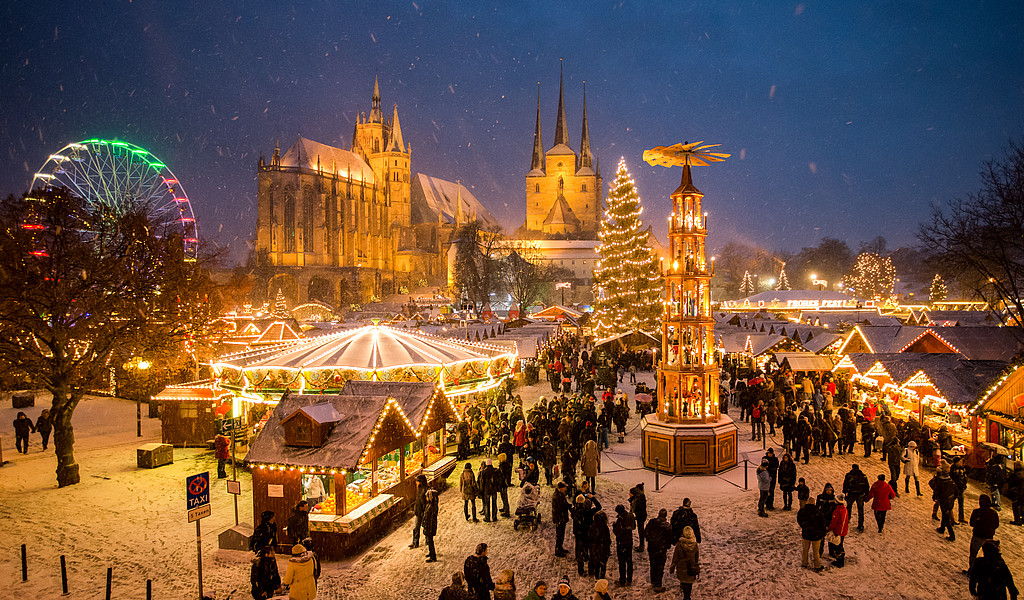 Marktbummel vor historischer Kulisse: Der Erfurter Weihnachtsmarkt vor Dom St. Marien und Severikirche, Foto: Matthias Frank Schmidt