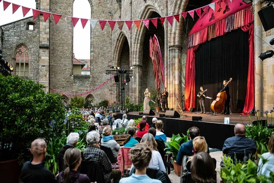 Ein besonderes Erlebnis ist das Sommertheater in der Erfurter Barfüßerruine. Ein besonderes Erlebnis ist das Sommertheater in der Erfurter Barfüßerruine.