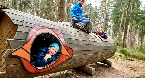 Verfügt über barrierefreie Wanderwege: das barrierefreie Walderlebniszentrum Waldhusche. Verfügt über barrierefreie Wanderwege: das barrierefreie Walderlebniszentrum Waldhusche.