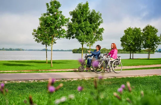 Die Handbike-Tour um den Altmühlsee ist 13 Kilometer lang. Die Handbike-Tour um den Altmühlsee ist 13 Kilometer lang.