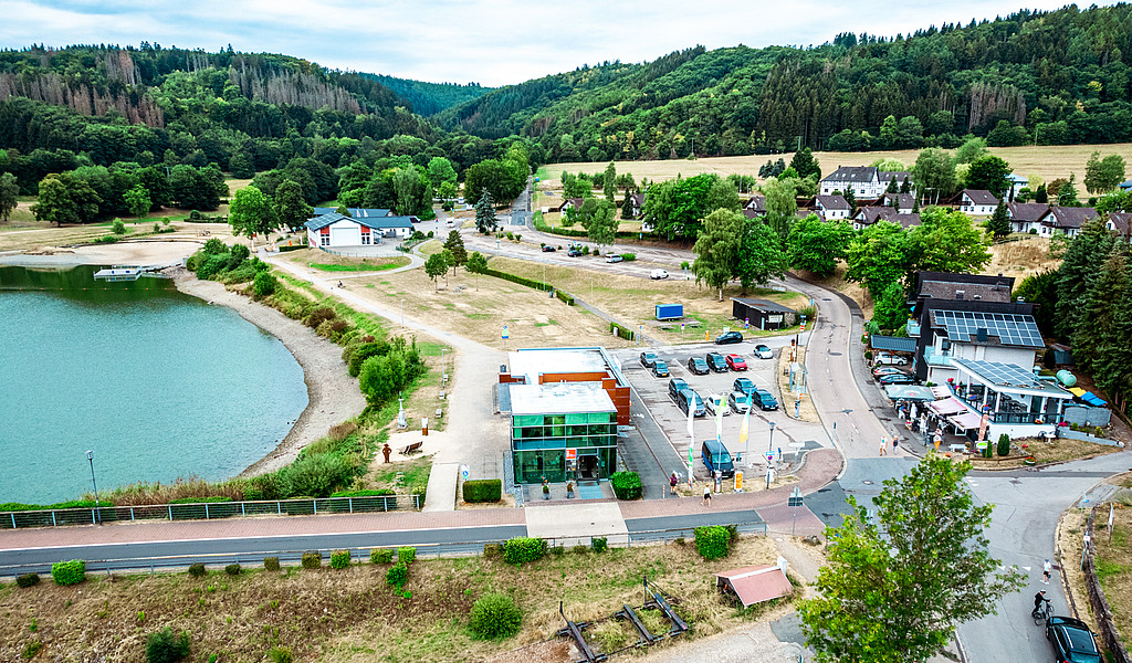 Die Naturbadestelle im Eiserbachsee in Rurberg versprüht beinahe Karibikgefühl.