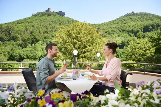Essen mit Blick auf Trifels 