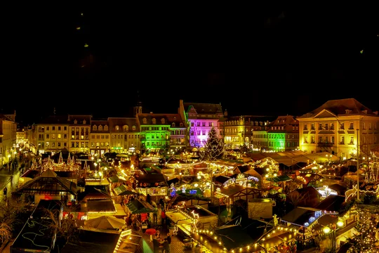 Der Thomas-Nast-Nikolausmarkt in Landau in der Pfalz ist ein barrierefreier Weihnachtsmarkt. Der Thomas-Nast-Nikolausmarkt in Landau in der Pfalz ist ein barrierefreier Weihnachtsmarkt.