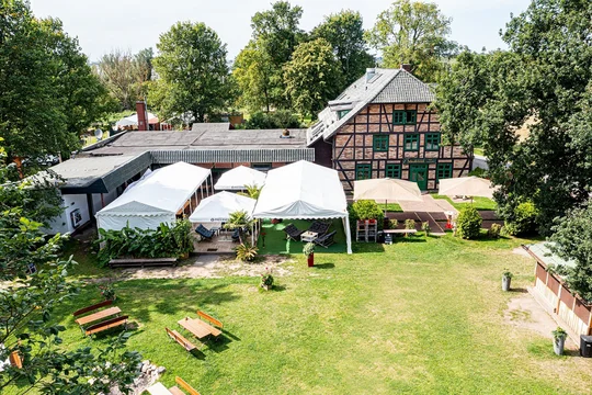 Der Traditionsgasthof Schnatermann liegt am Thalasso-Kurweg 5. Der Traditionsgasthof Schnatermann liegt am Thalasso-Kurweg 5.