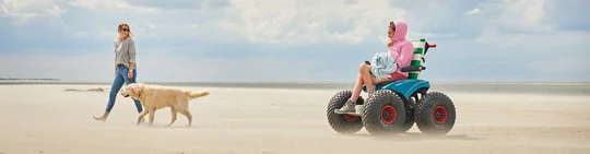 Mit dem elektrisch betriebenen Strandmobil auf Langeoog unterwegs. Mit dem elektrisch betriebenen Strandmobil auf Langeoog unterwegs.