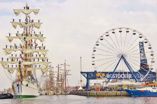 Die Hanse Sail ist das größte Treffen von Traditionssegelschiffen. Die Hanse Sail ist das größte Treffen von Traditionssegelschiffen.