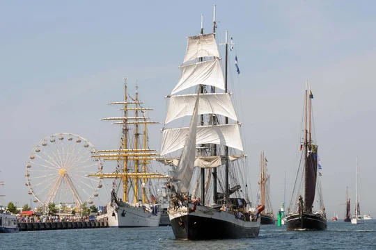 Die barrierefreie Hanse Sail ist das größte Traditionsseglertreffen der Welt. Die barrierefreie Hanse Sail ist das größte Traditionsseglertreffen der Welt.