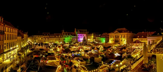 Thomas-Nast Nikolausmarkt in Landau bei Nacht